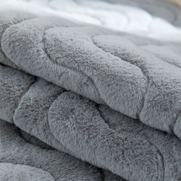 [Pague 1, Leve 2] Capa de Sofá Isabelle + 2 Almofadas (BRINDE)